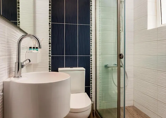 Thetis شقة اليكاناس