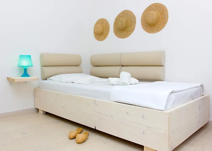 Thetis شقة اليكاناس